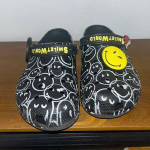 Crocs x Smileyworld classic clog. M size 8/ W size 10